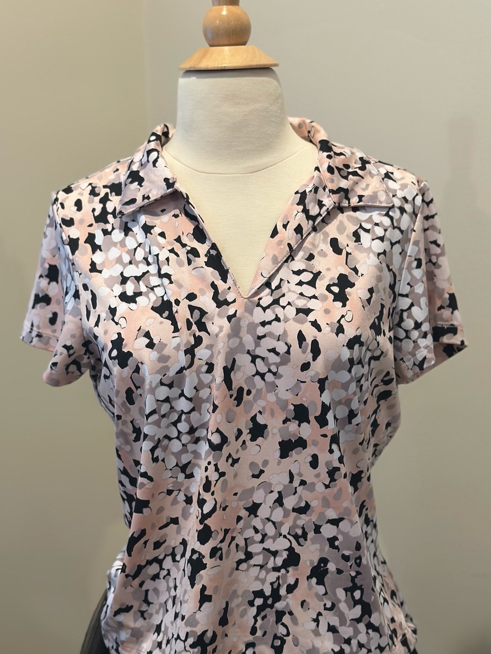 Tail Golf Performance Polo Top Pink Abstract Print Short Sleeve Size MD